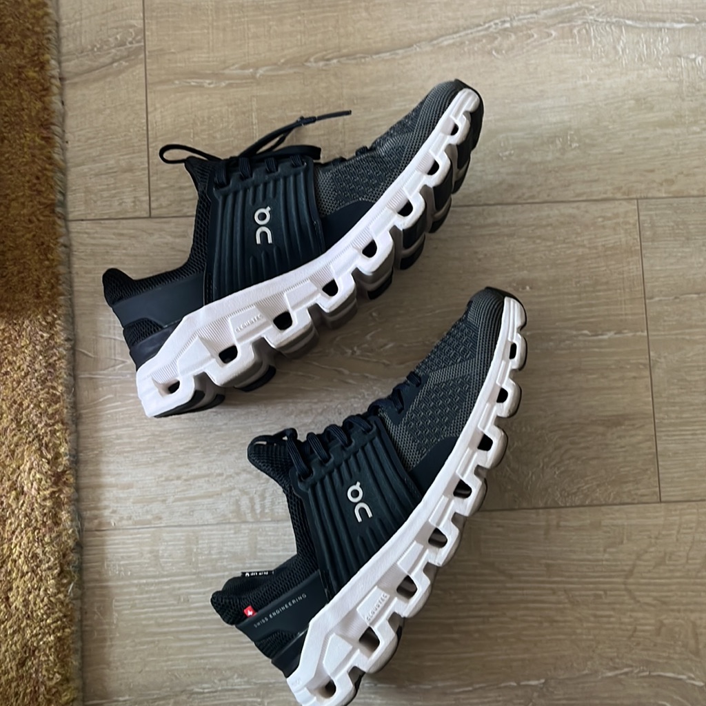On Cloudswift Running Shoes